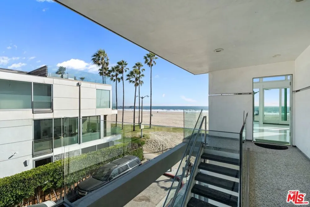 2419 Ocean Front Walk Venice, CA 90291
