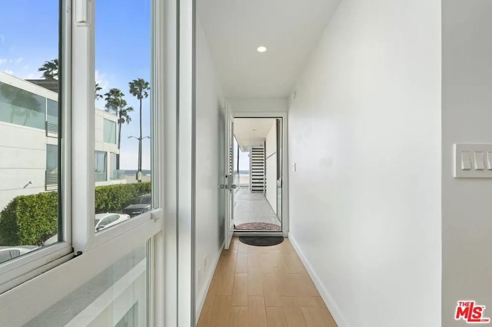 2419 Ocean Front Walk Venice, CA 90291