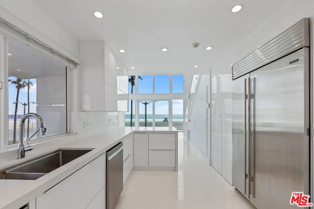 2419 Ocean Front Walk Venice, CA 90291