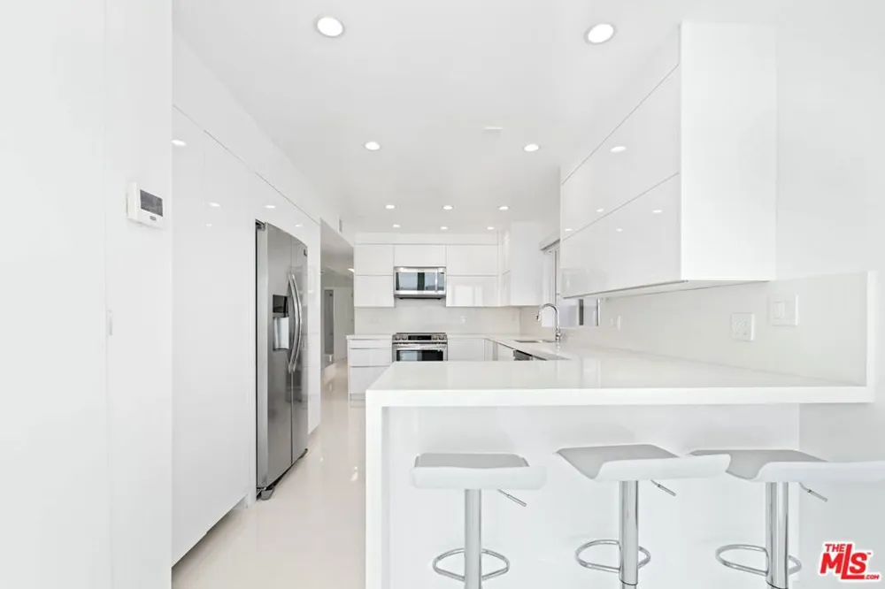 2419 Ocean Front Walk Venice, CA 90291