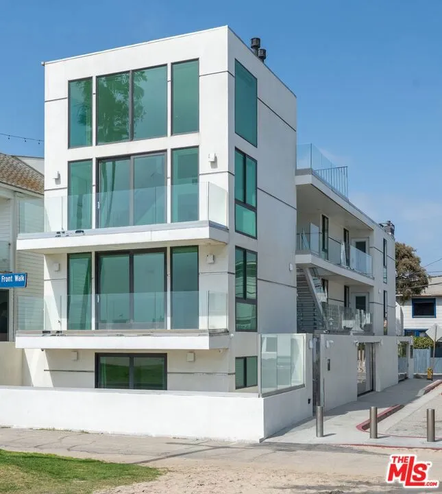 2419 Ocean Front Walk Venice, CA 90291