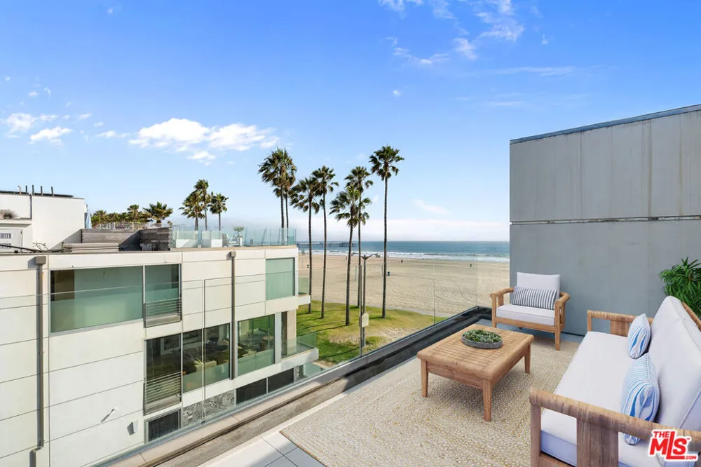 2419 Ocean Front Walk Venice, CA 90291