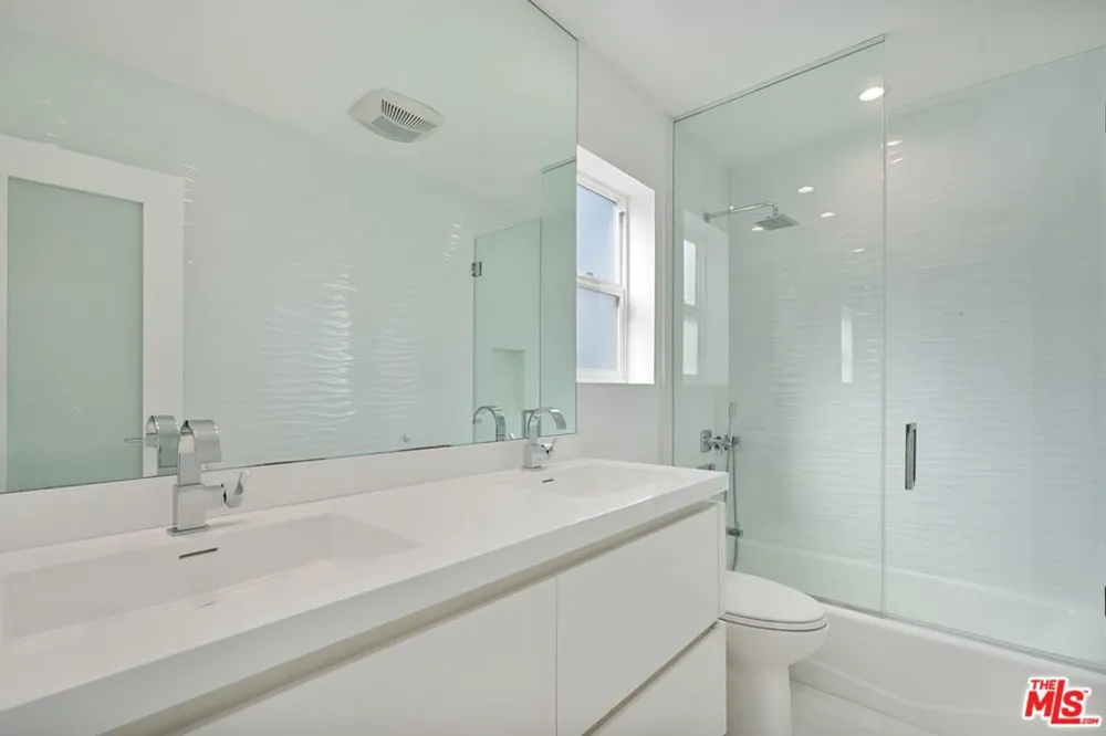 2419 Ocean Front Walk Venice, CA 90291