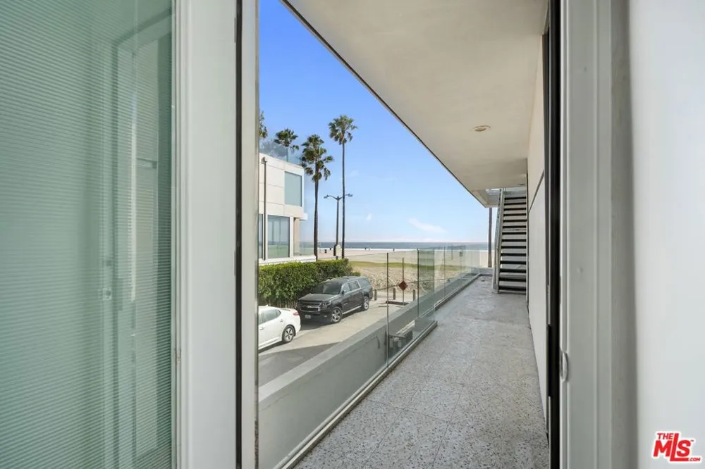 2419 Ocean Front Walk Venice, CA 90291