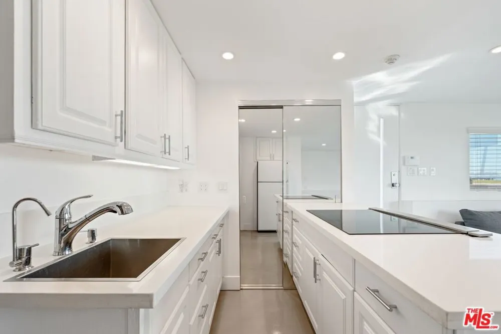 2419 Ocean Front Walk Venice, CA 90291