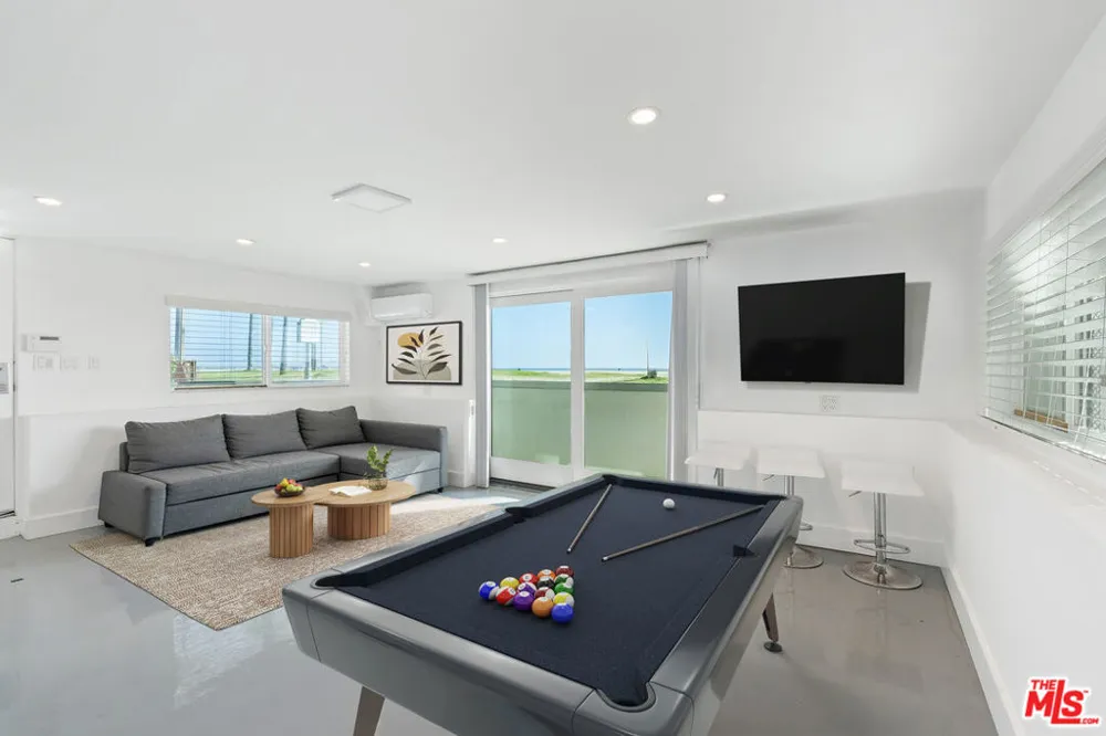 2419 Ocean Front Walk Venice, CA 90291