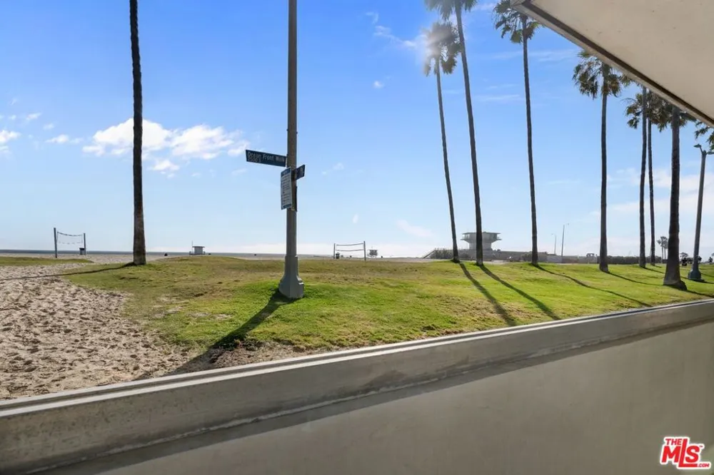 2419 Ocean Front Walk Venice, CA 90291