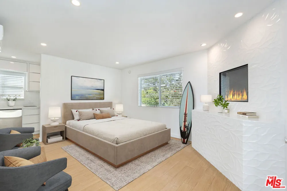 2419 Ocean Front Walk Venice, CA 90291