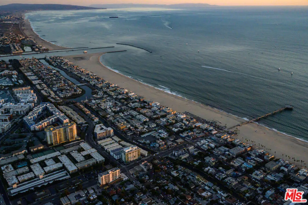 2419 Ocean Front Walk Venice, CA 90291