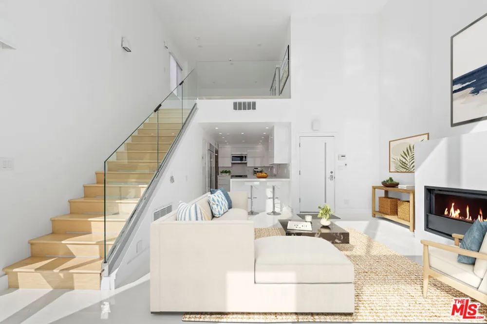 2419 Ocean Front Walk Venice, CA 90291
