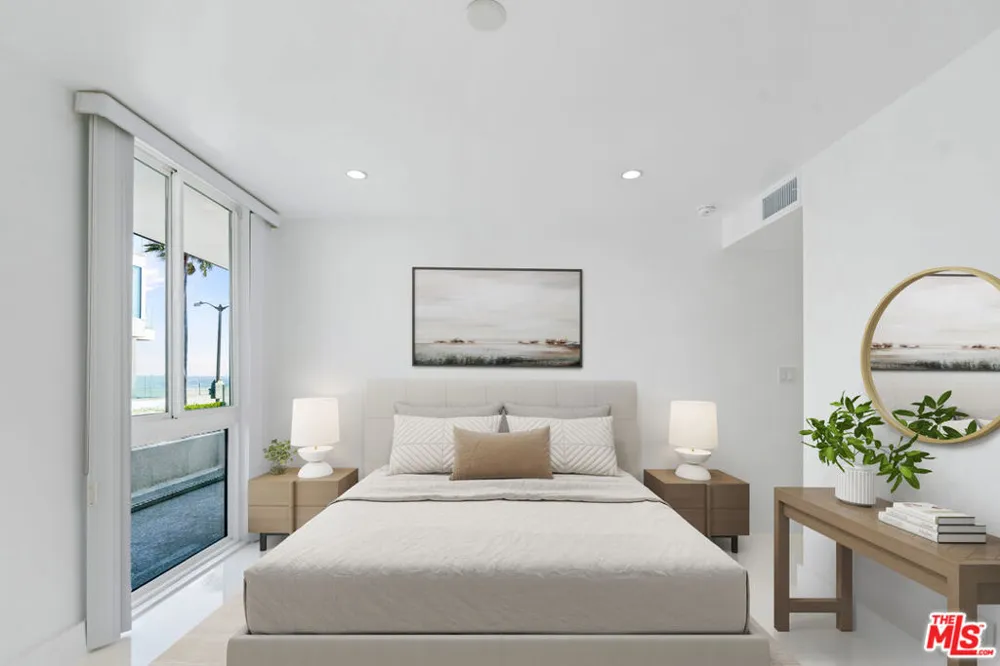 2419 Ocean Front Walk Venice, CA 90291