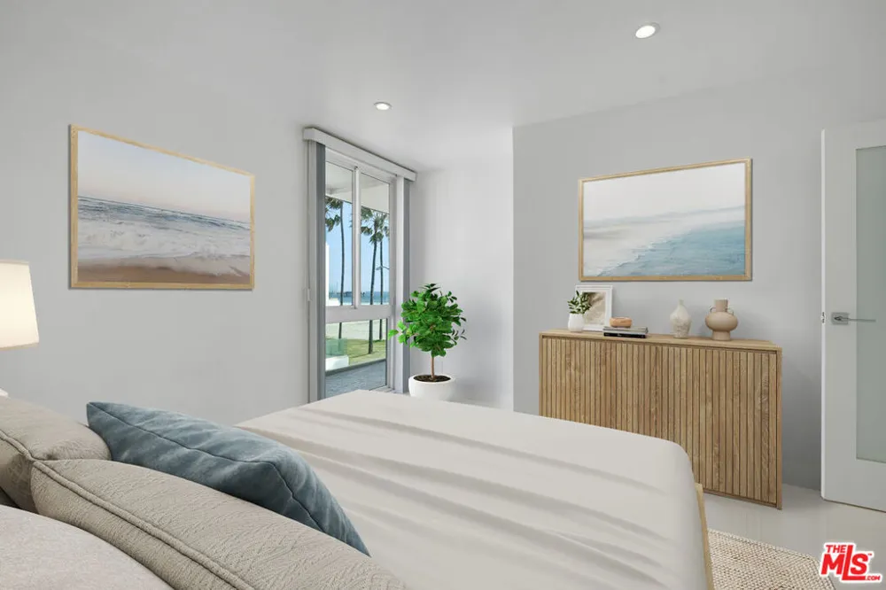2419 Ocean Front Walk Venice, CA 90291