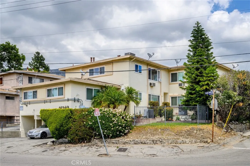 10204 Tujunga Canyon #2 Tujunga, CA 91042