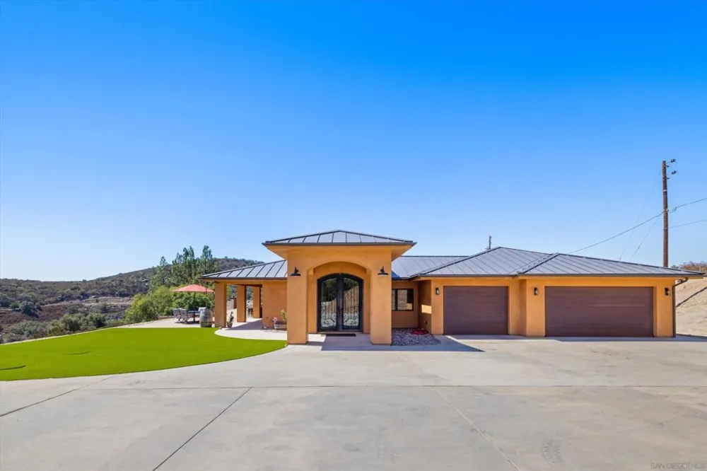 3023 Via Viejas Alpine, CA 91901