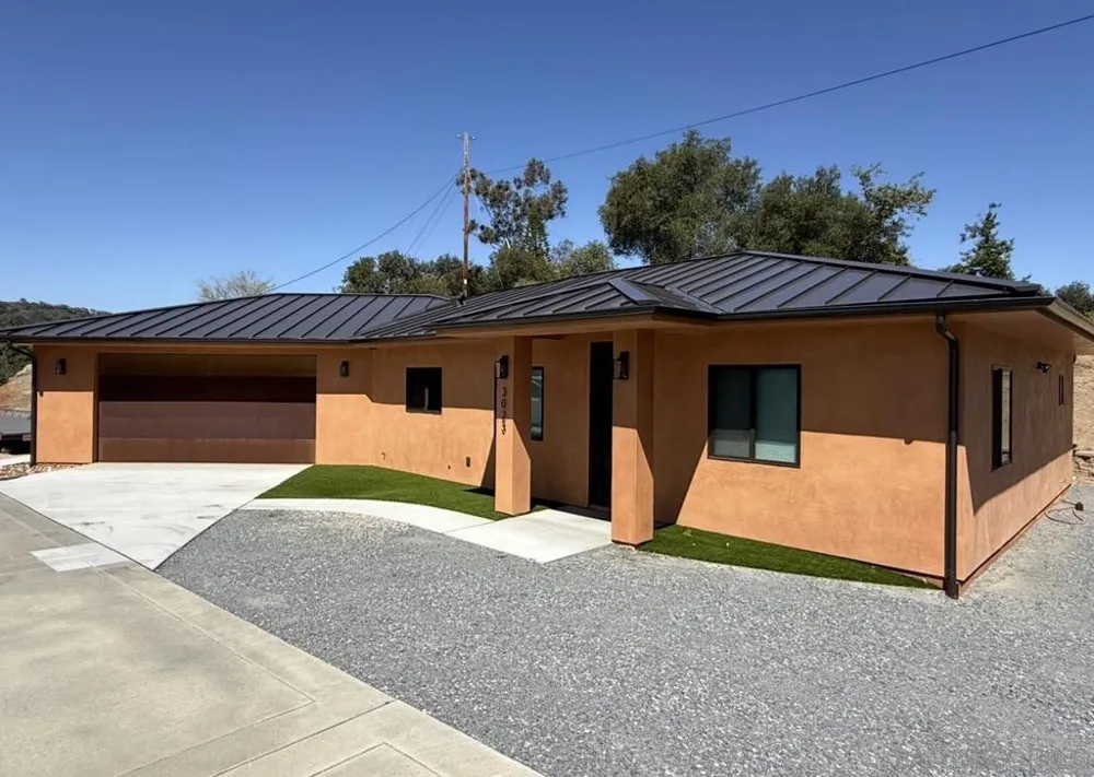 3023 Via Viejas Alpine, CA 91901