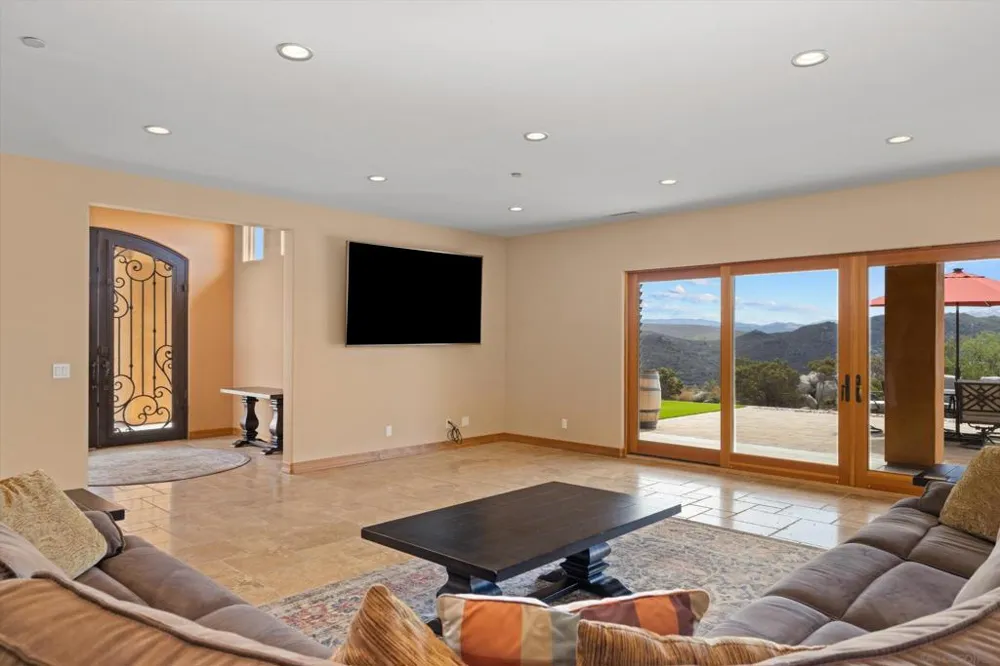 3023 Via Viejas Alpine, CA 91901