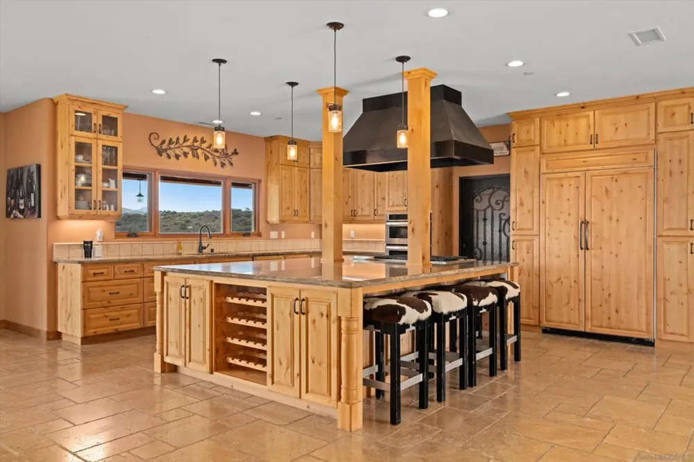 3023 Via Viejas Alpine, CA 91901