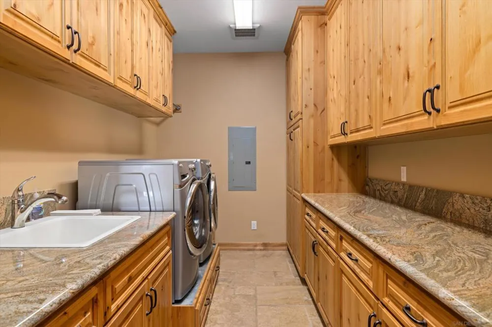 3023 Via Viejas Alpine, CA 91901