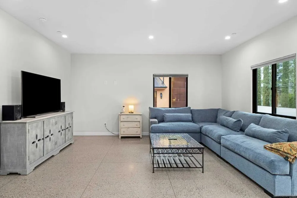 3023 Via Viejas Alpine, CA 91901
