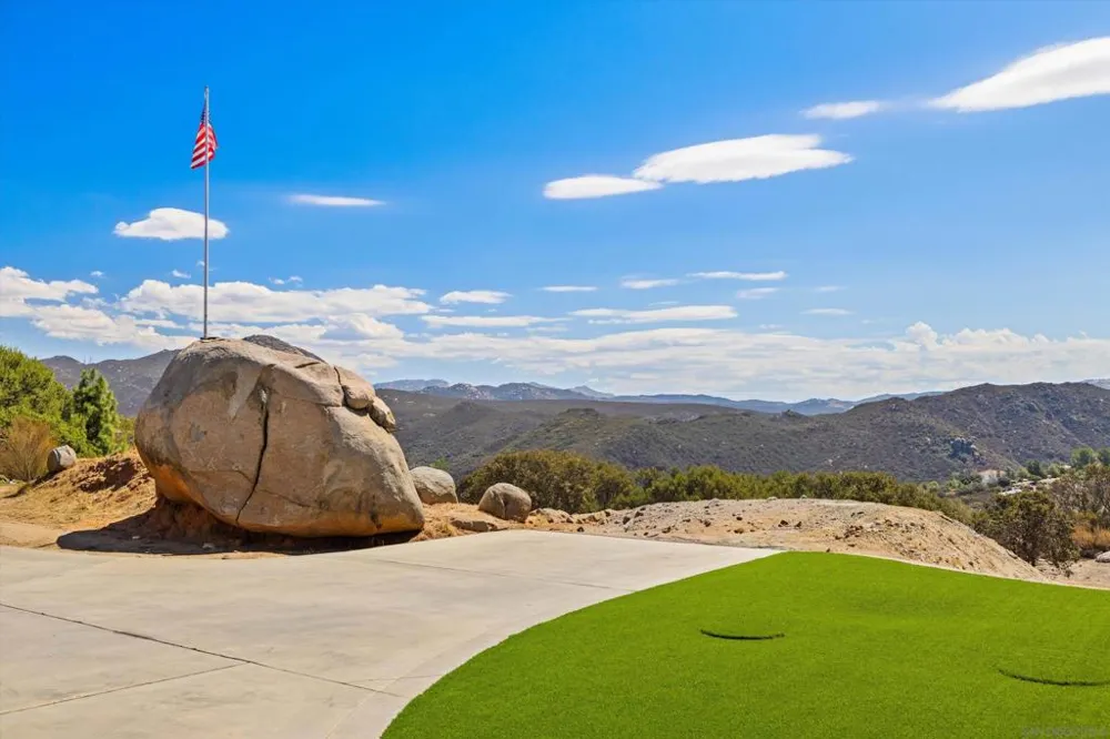 3023 Via Viejas Alpine, CA 91901