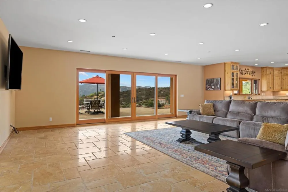 3023 Via Viejas Alpine, CA 91901