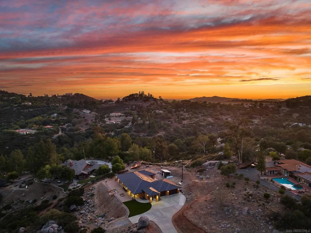 3023 Via Viejas Alpine, CA 91901