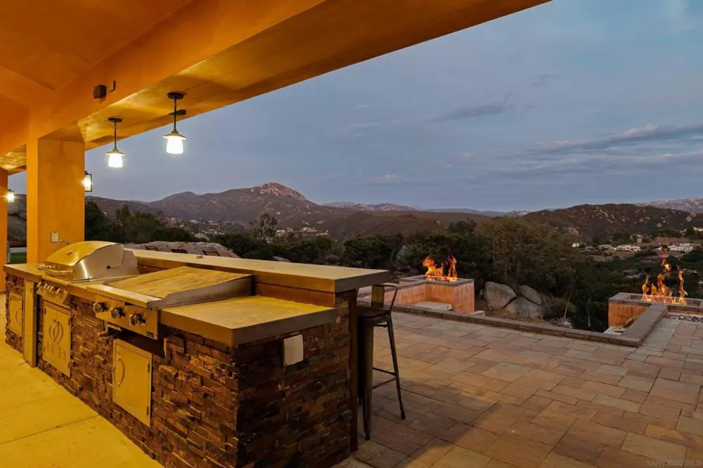 3023 Via Viejas Alpine, CA 91901