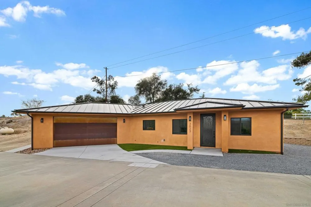 3023 Via Viejas Alpine, CA 91901