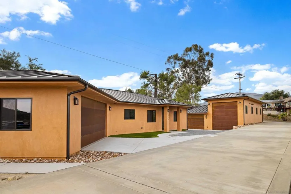 3023 Via Viejas Alpine, CA 91901