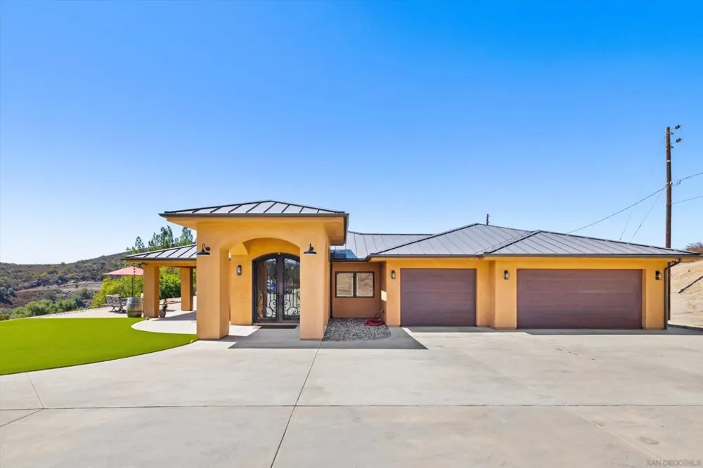 3023 Via Viejas Alpine, CA 91901