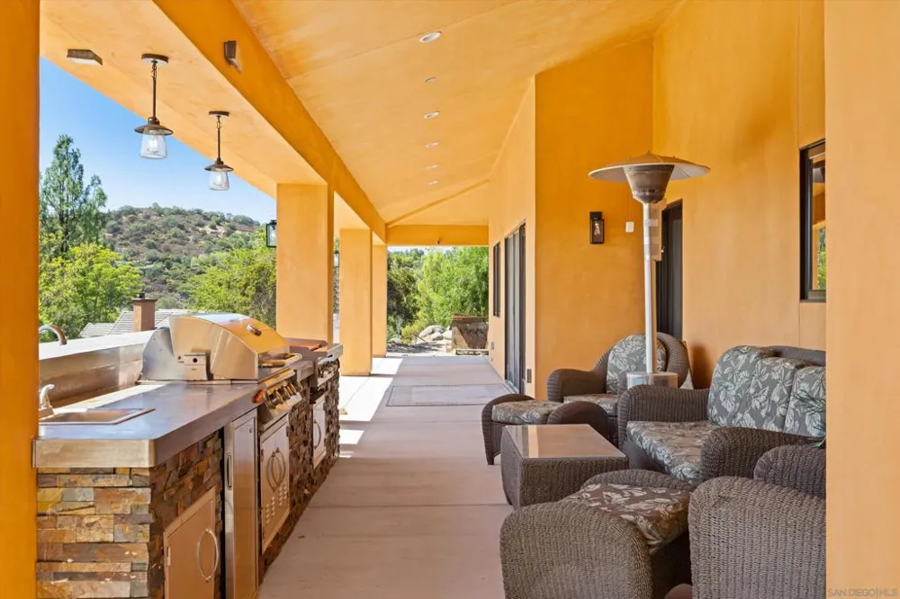 3023 Via Viejas Alpine, CA 91901