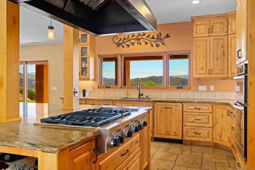 3023 Via Viejas Alpine, CA 91901