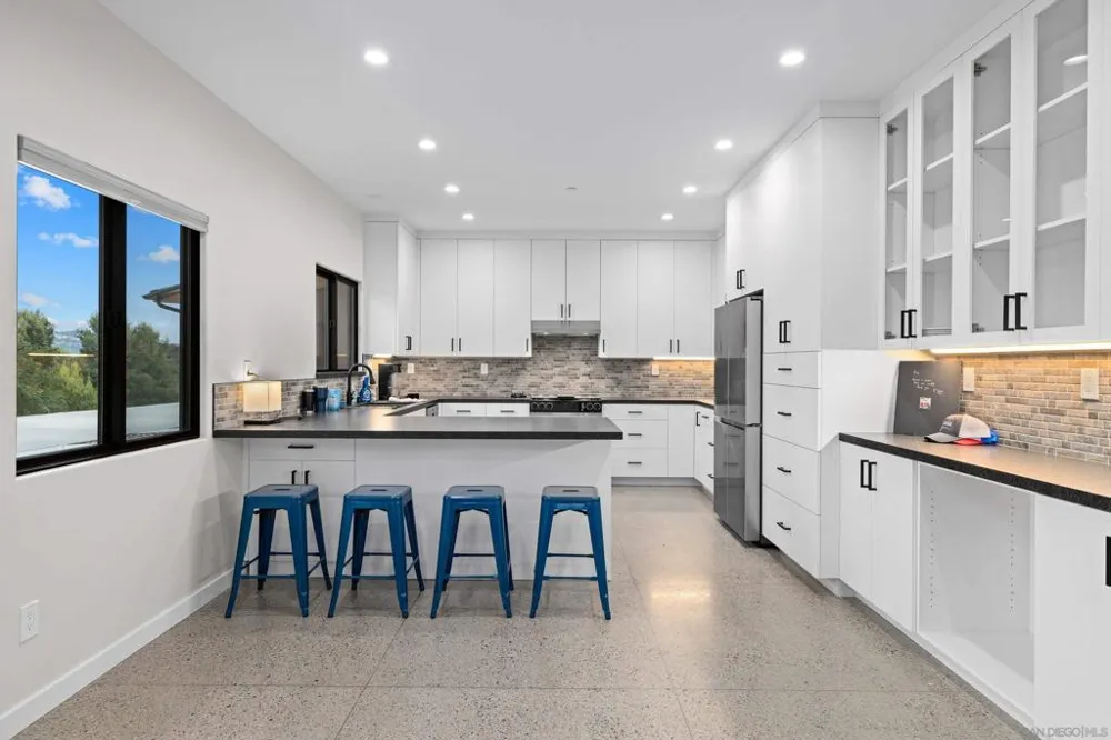 3023 Via Viejas Alpine, CA 91901