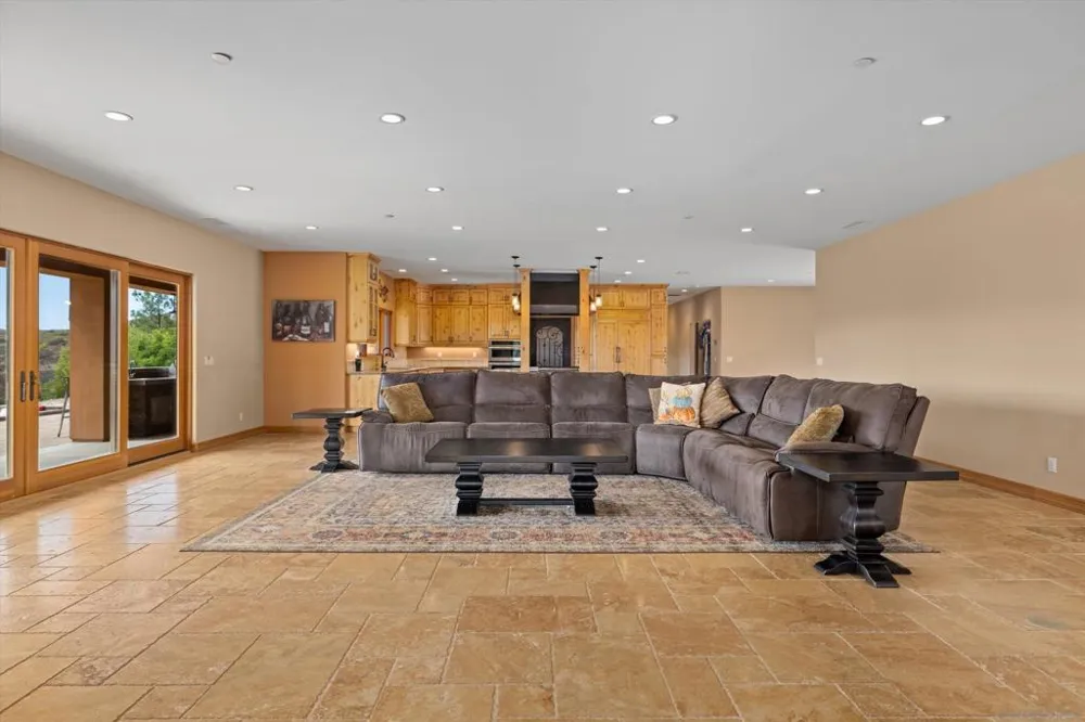 3023 Via Viejas Alpine, CA 91901