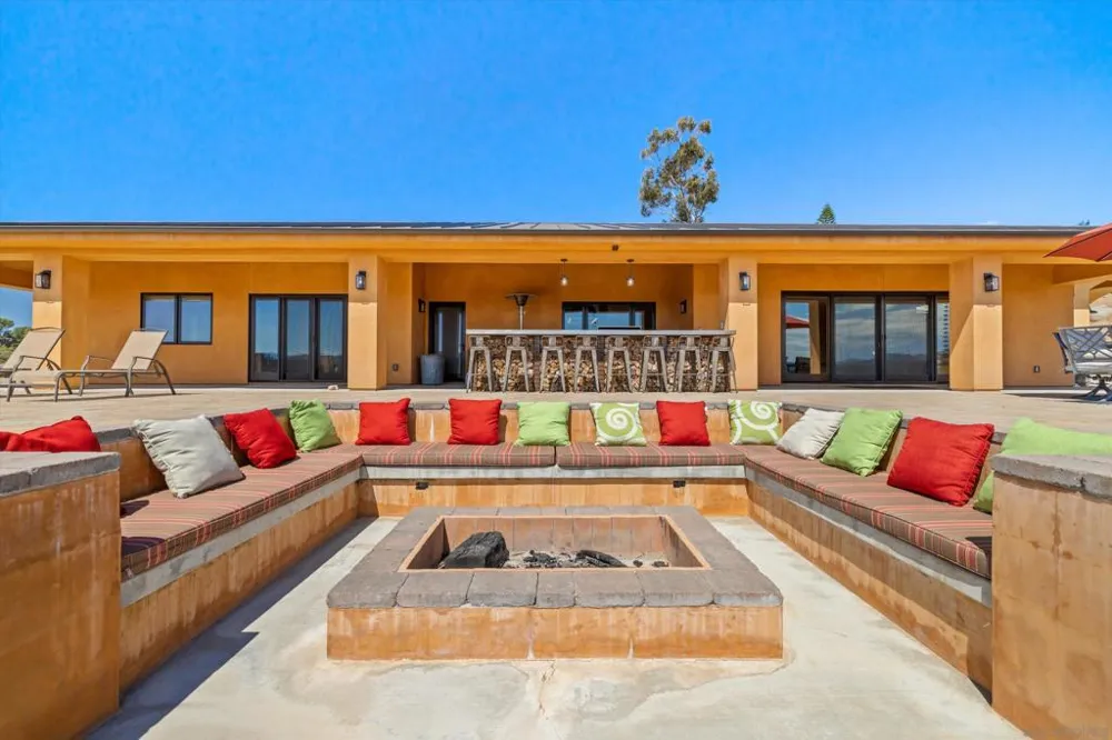 3023 Via Viejas Alpine, CA 91901