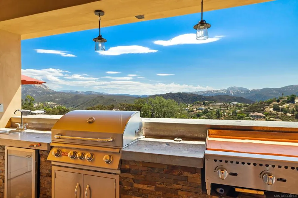 3023 Via Viejas Alpine, CA 91901