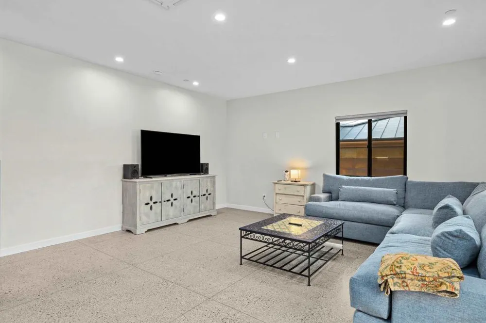 3023 Via Viejas Alpine, CA 91901