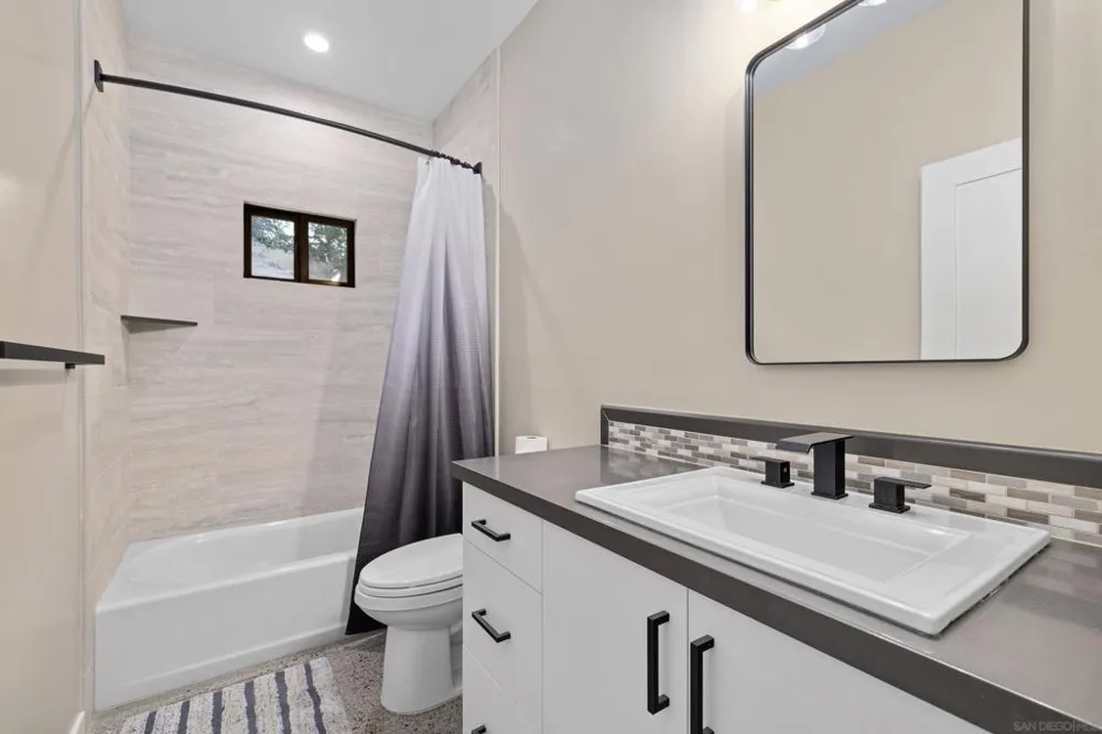 3023 Via Viejas Alpine, CA 91901