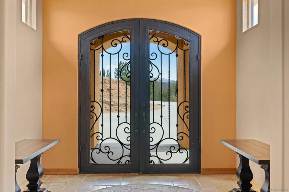 3023 Via Viejas Alpine, CA 91901