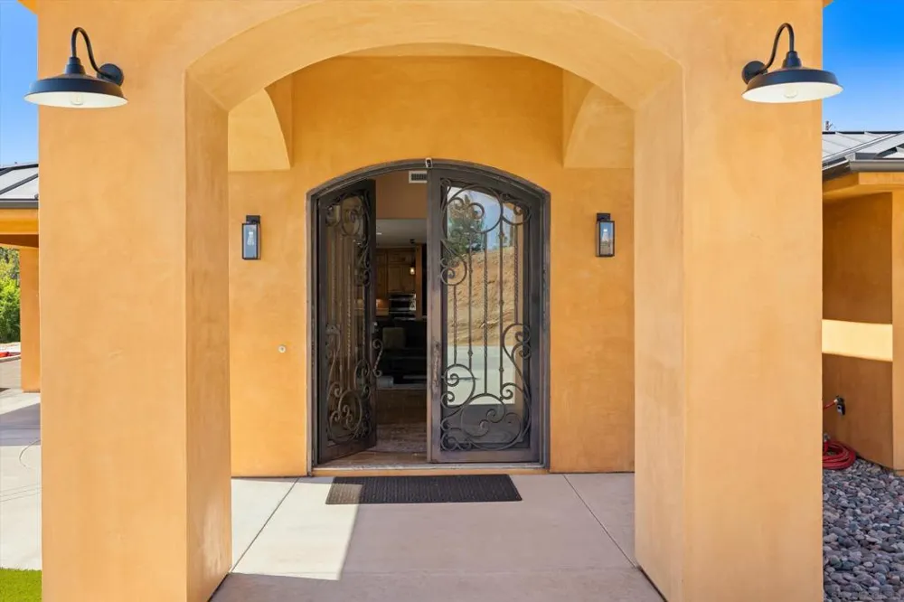 3023 Via Viejas Alpine, CA 91901