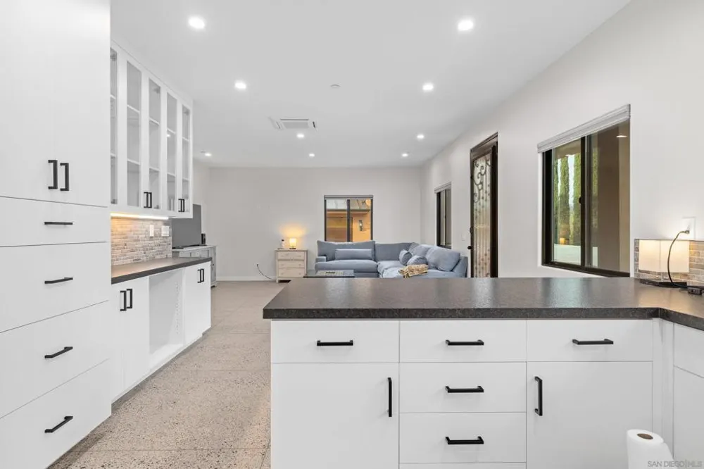 3023 Via Viejas Alpine, CA 91901