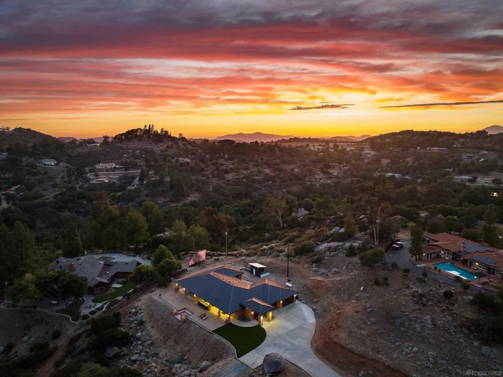 3023 Via Viejas Alpine, CA 91901