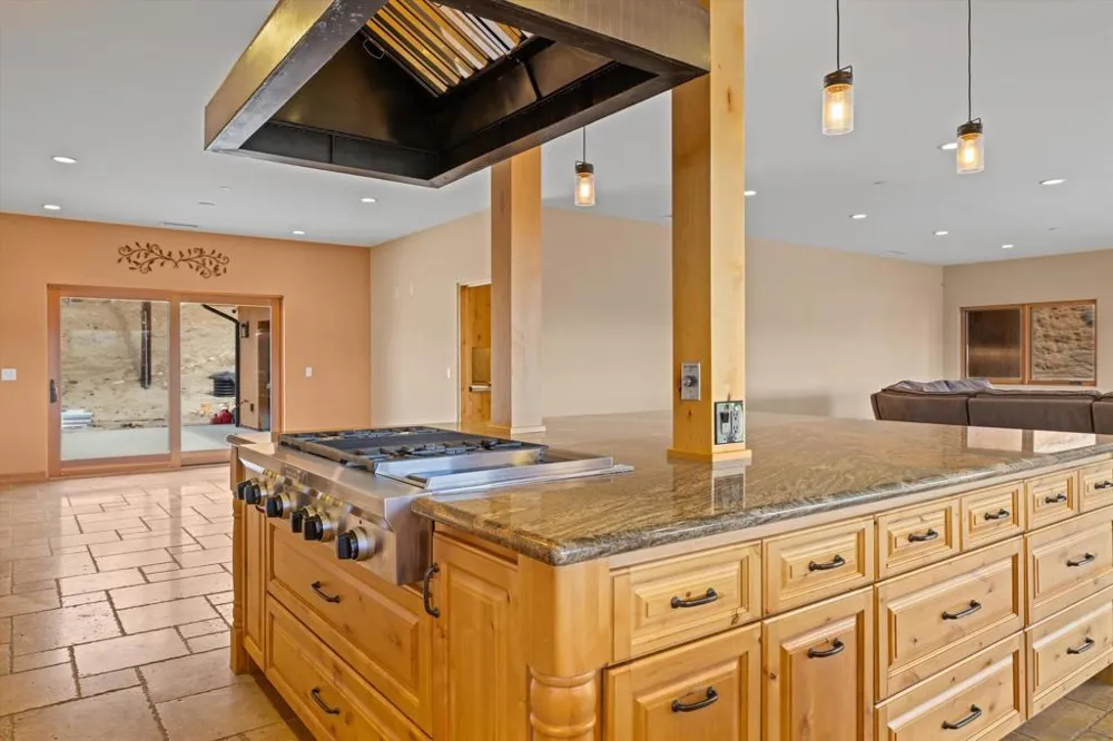 3023 Via Viejas Alpine, CA 91901