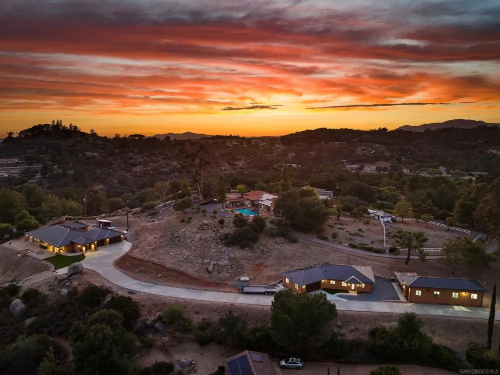3023 Via Viejas Alpine, CA 91901