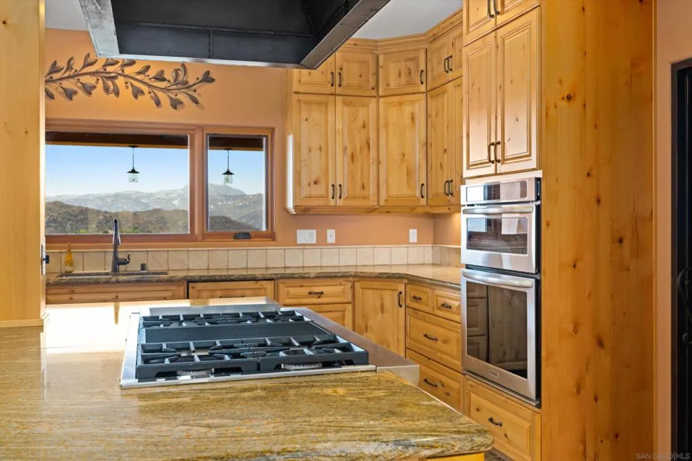 3023 Via Viejas Alpine, CA 91901