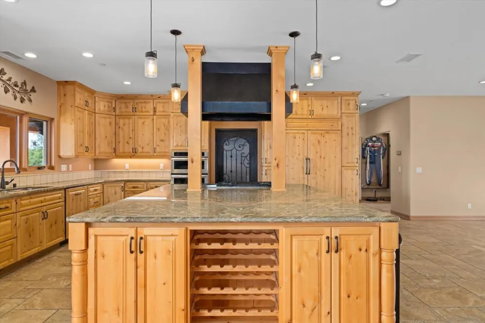 3023 Via Viejas Alpine, CA 91901