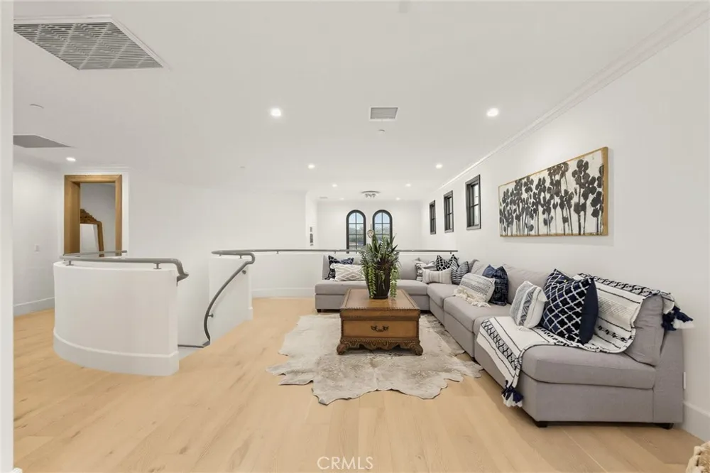 339 W Longden Avenue Arcadia, CA 91007