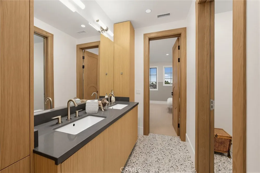 339 W Longden Avenue Arcadia, CA 91007