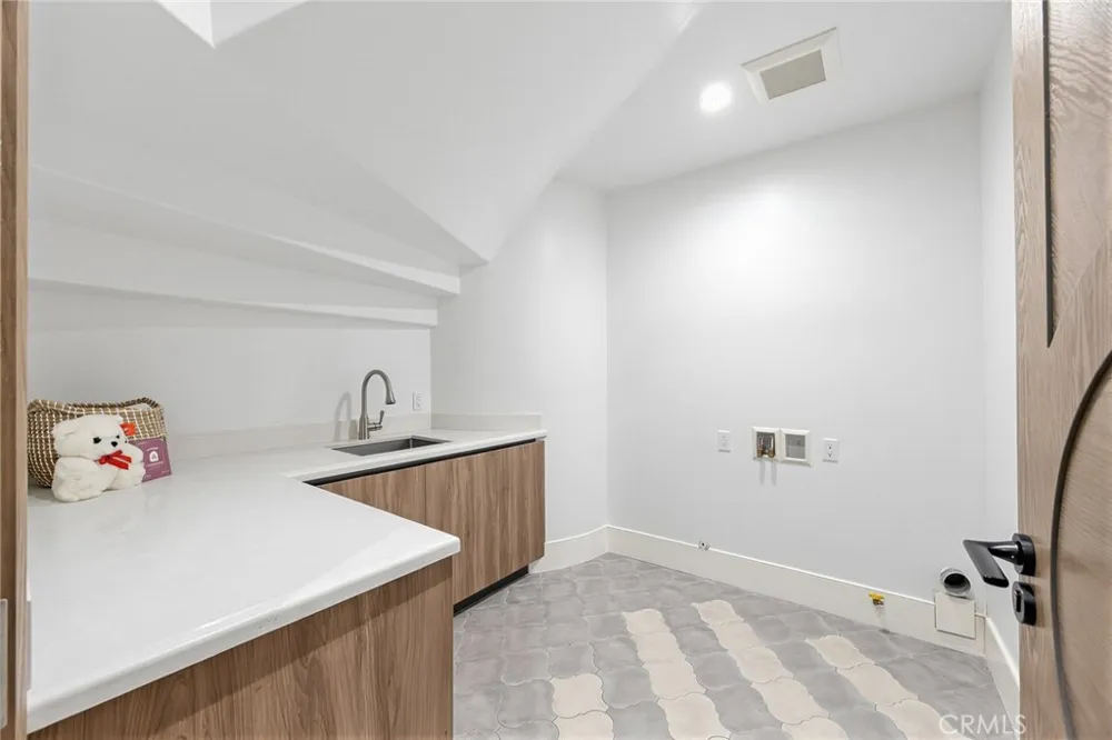 339 W Longden Avenue Arcadia, CA 91007