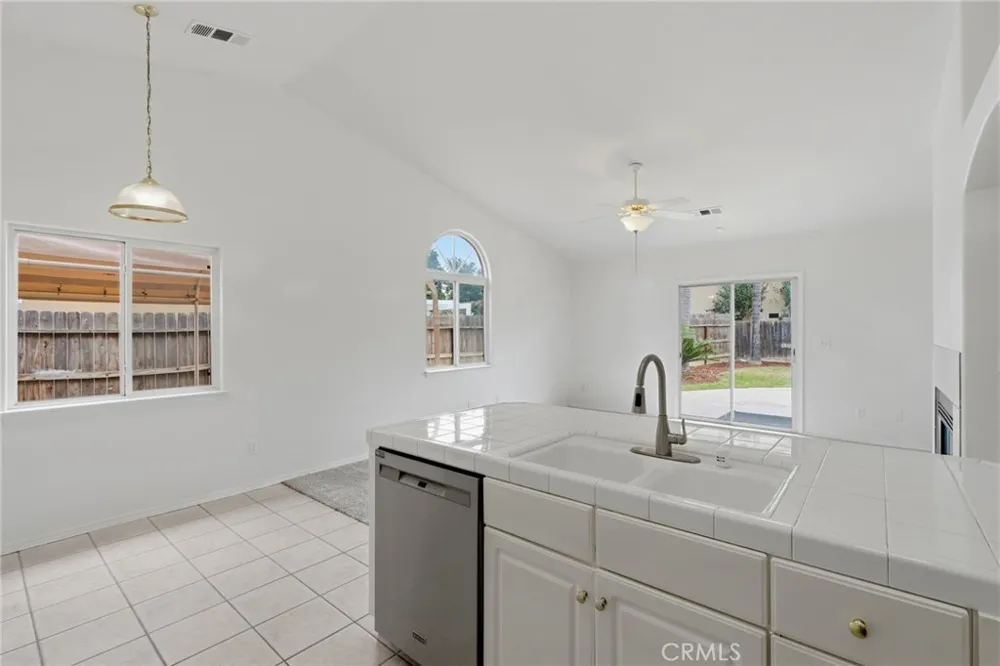 4106 E Westcott Visalia, CA 93292